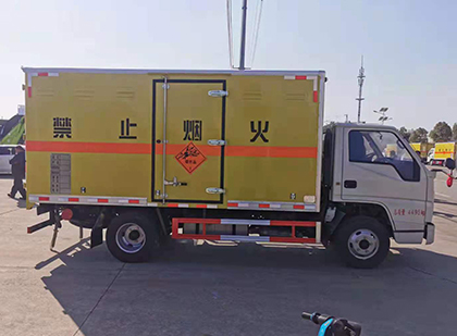 清新爆破器材运输车工人安全操作规范与智能技术保障